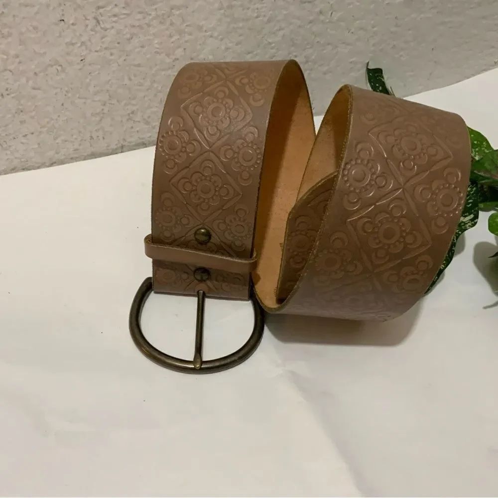 New GAP 1969 Jeans Brown Leather tooled Wide Belt - Size M 42” Long 2.75” wide